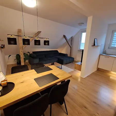 Charming Attic With Wi-fi & 4 Single Beds Appartement