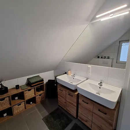 アパート Charming Attic With Wi-fi & 4 Single Beds ビーレフェルト